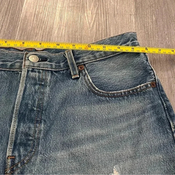 Levis 501 women’s Denim Shorts Raw Distressed Size 29 Button Fly - Picture 7 of 8